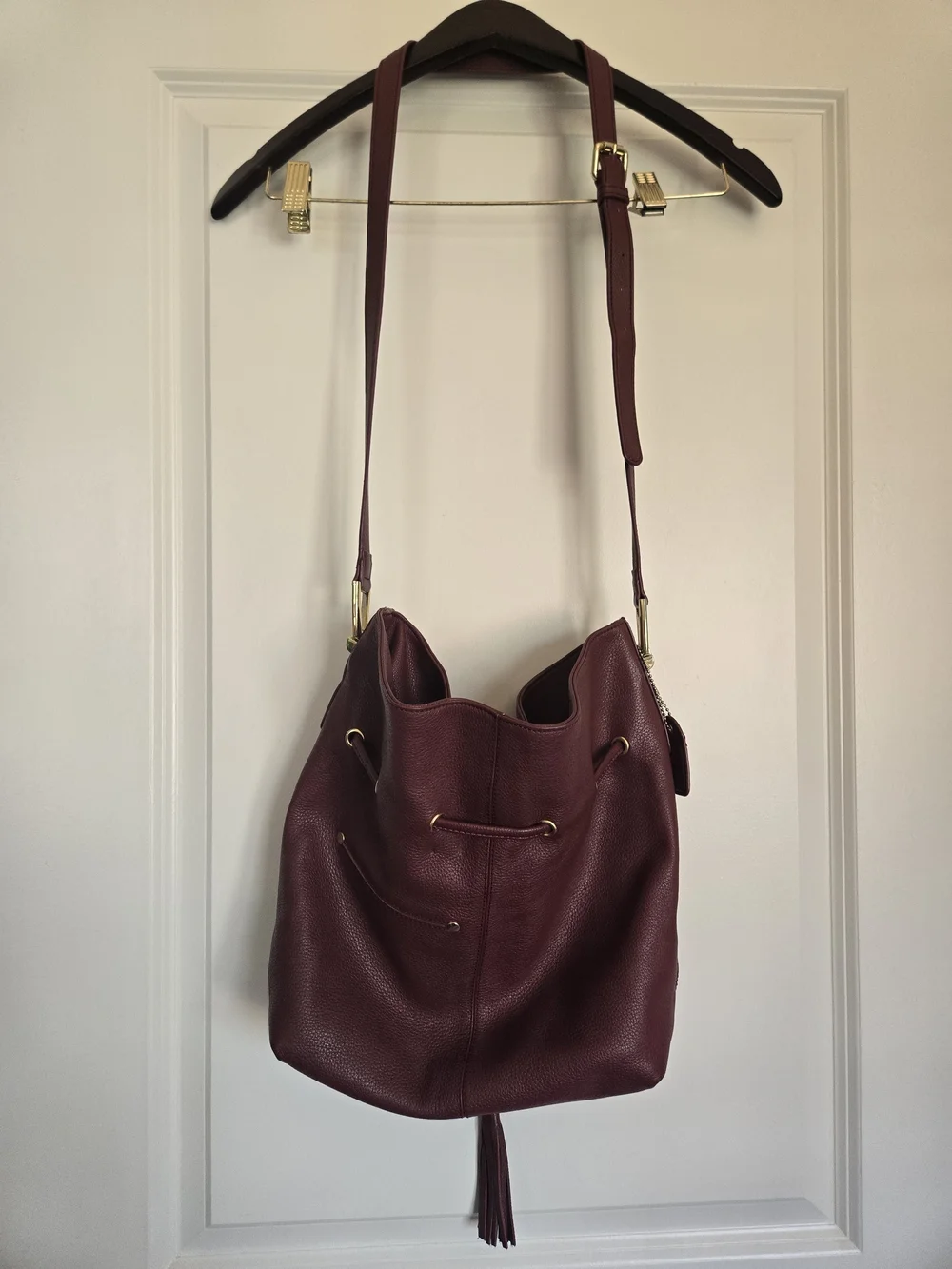 Clarks Burgundy Genuine Leather Tassel Bucket Bag Adjustable Crossbody